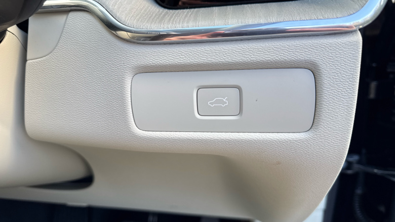 Volvo XC60 2.0 B5P Ultra Dark 5dr AWD Geartronic Petrol Estate